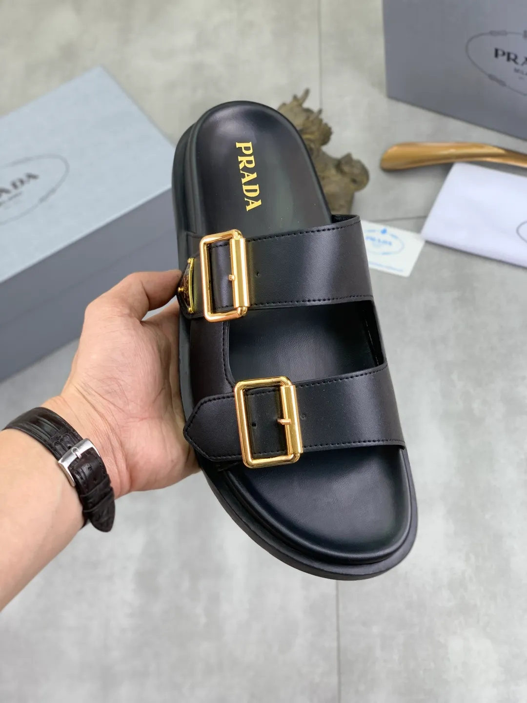 Men's shoes 💰P340💰【New style】🎁🎁🎁 PRADA Prada's new casual slippers, original official website, perfect workmanship, transmitting a kind of noble luxury, sublimating its definition of luxury in Prada's high-end extraordinary craftsmanship. Original combination outsole, code number: 38-44 (45 customized) Multiple colors 🉑️ to choose from